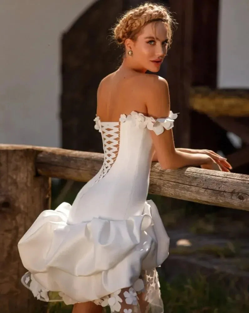 Chic and glamorous luxury custom wedding dress sexy short Sweetheart Backless 3D Flower Beach romantic bridal party dress