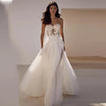 Gorgeous Strapiess Tulle Wedding Dresses for Women Sleeveless Bridal Growns with White Flowers Vestidos De Novia Backless As Picture