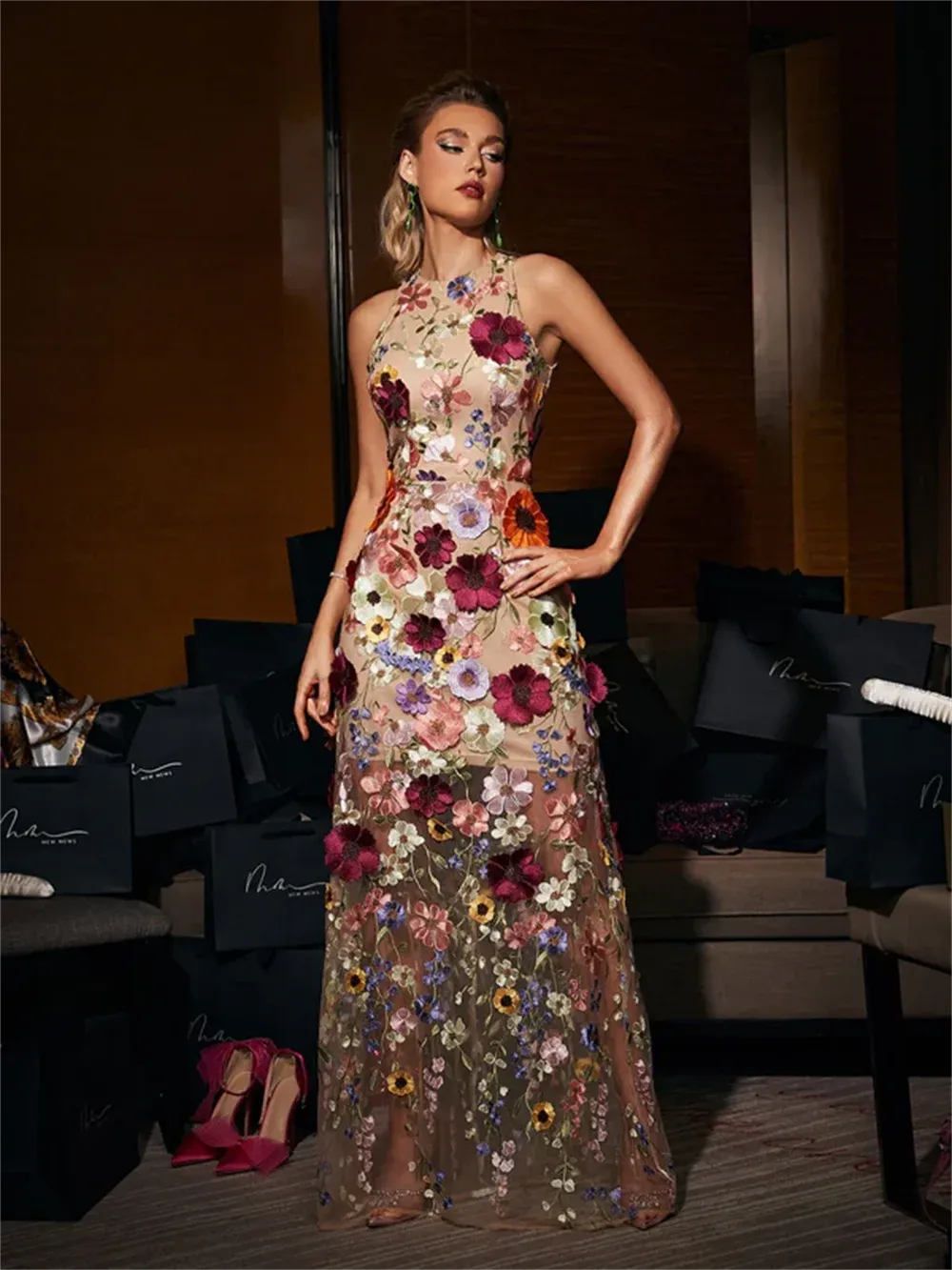 Abiti da ballo con ricami in pizzo e fiori, scollo a giro, linea ad A,