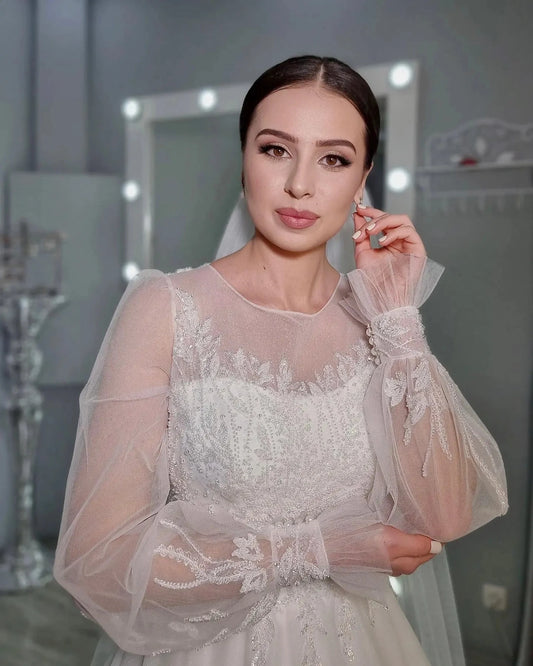 Gorgeous Satin Wedding Dresses Exquisite Lace Applique Sweetheart Fluffy Long Sleeves Princess Style Mopping Bridal Gowns