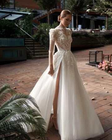 Gorgeous Bohemian Women's Wedding Dresses Lace Appliques Princess Bridal Gowns A-Line Back Button Design Tulle Bride Dress Robe Beige