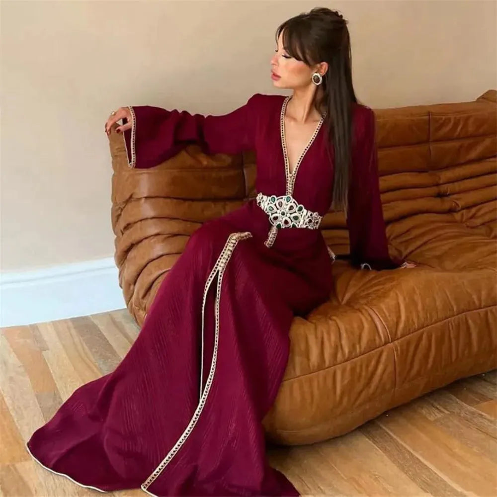 Robe de soirée algérienne modeste bordeaux Karakou A-Line décolleté en