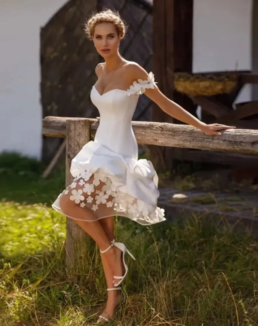 Chic and glamorous luxury custom wedding dress sexy short Sweetheart Backless 3D Flower Beach romantic bridal party dress