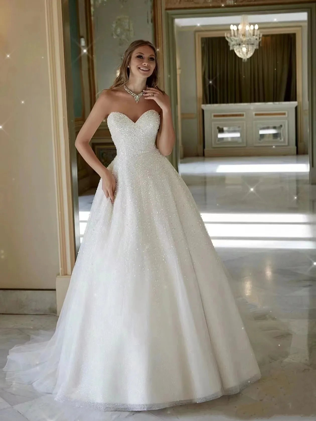 Romantic Wedding Dresses Modern Sweetheart Bridal Dress Sleeveless Backless Robes Tulle Beading Ball Gown Vestidos De Novia Beige