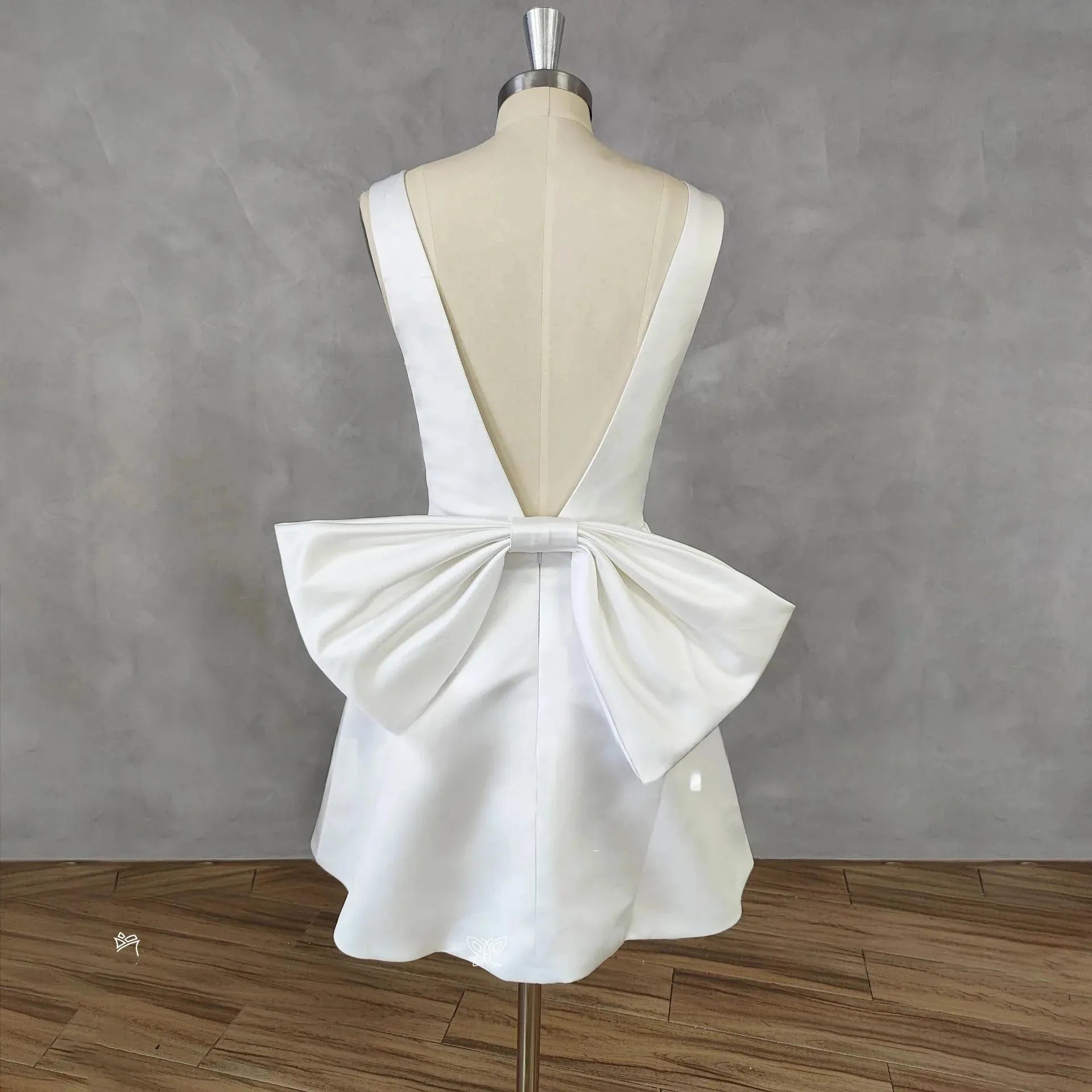 Simple Sleeveless Deep V-Neck Mini Satin Wedding Dress For Women A-Line Big Bow Backless Short Above Knee Bridal Gown