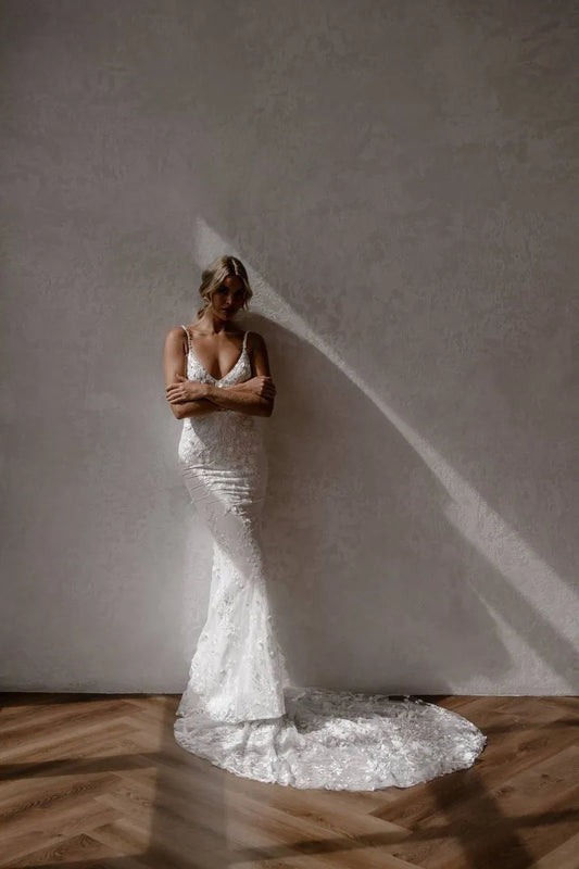 Elegant Mermaid Wedding Dresses White Lace Open Back V-Neck Spaghetti Straps Bridal Gown Sweep Train Vestido De Novia