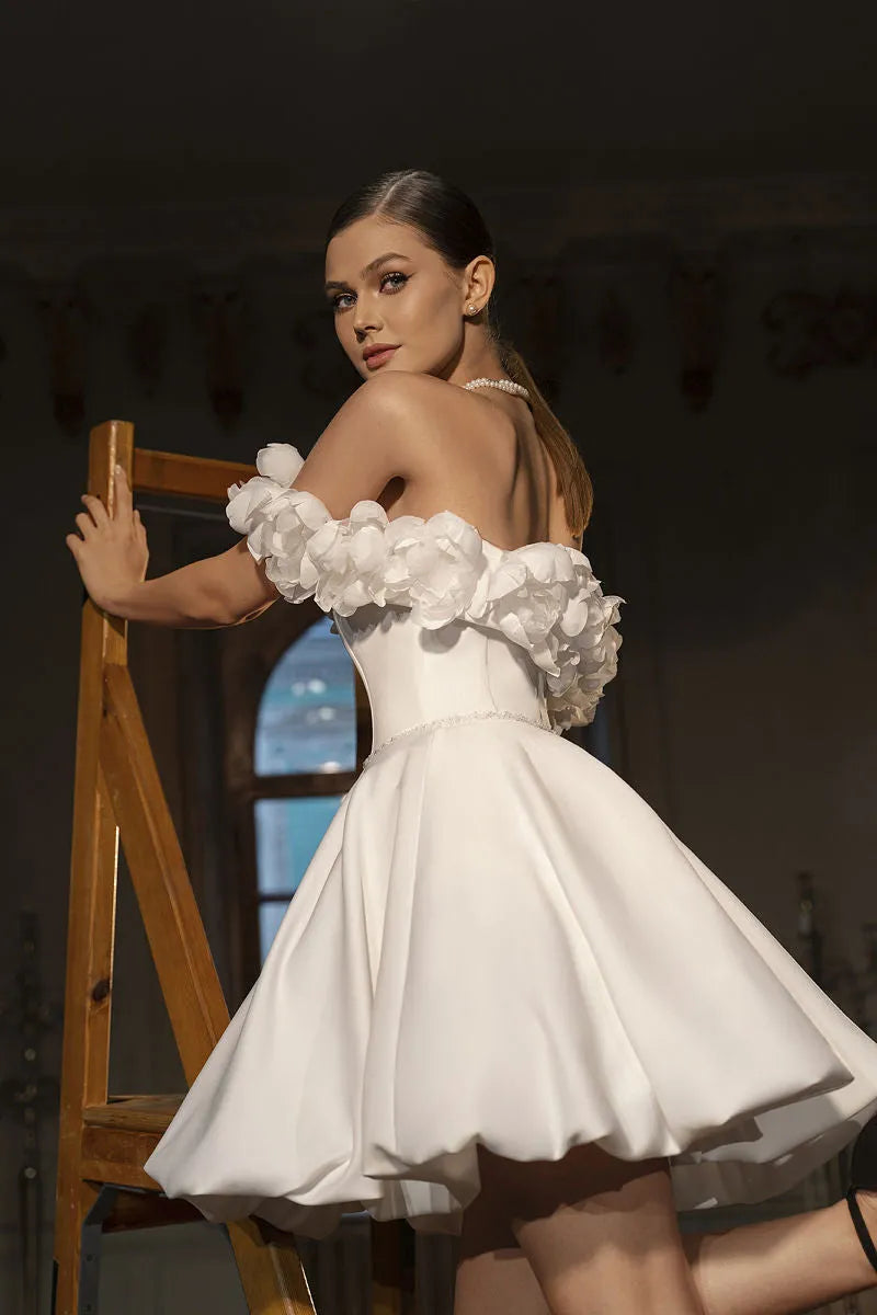 Elegant Short Wedding Dress Off The Shoulder 3D Flowers Open Back Strapless Pleat Bridal Gown Above Knee Vestidos De Noiva