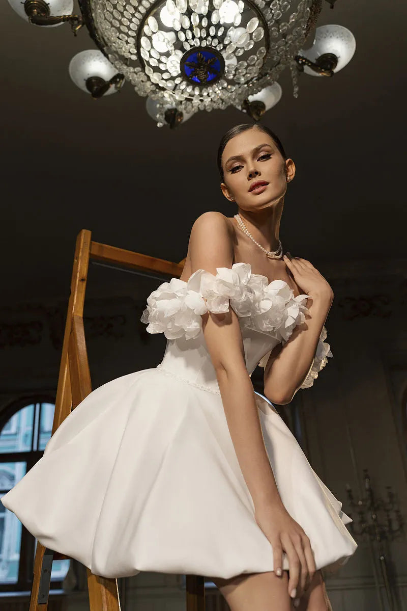 Elegant Short Wedding Dress Off The Shoulder 3D Flowers Open Back Strapless Pleat Bridal Gown Above Knee Vestidos De Noiva