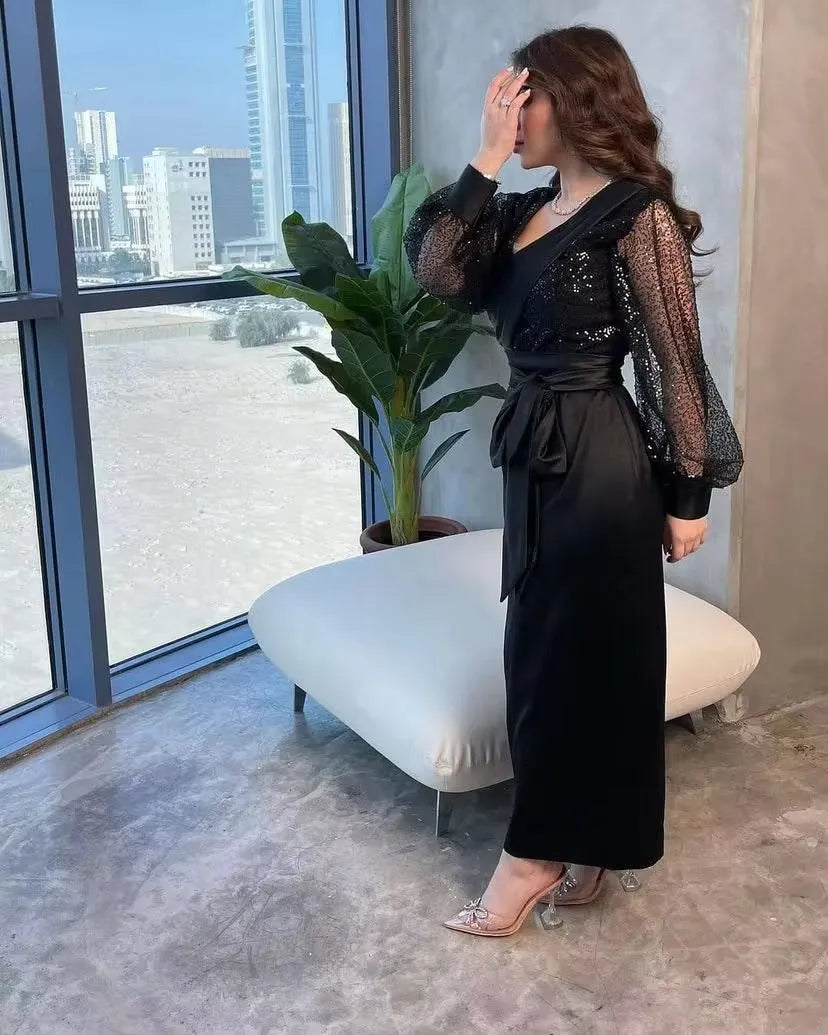 Robe de soirée noire en satin et dentelle à manches longues, longueur