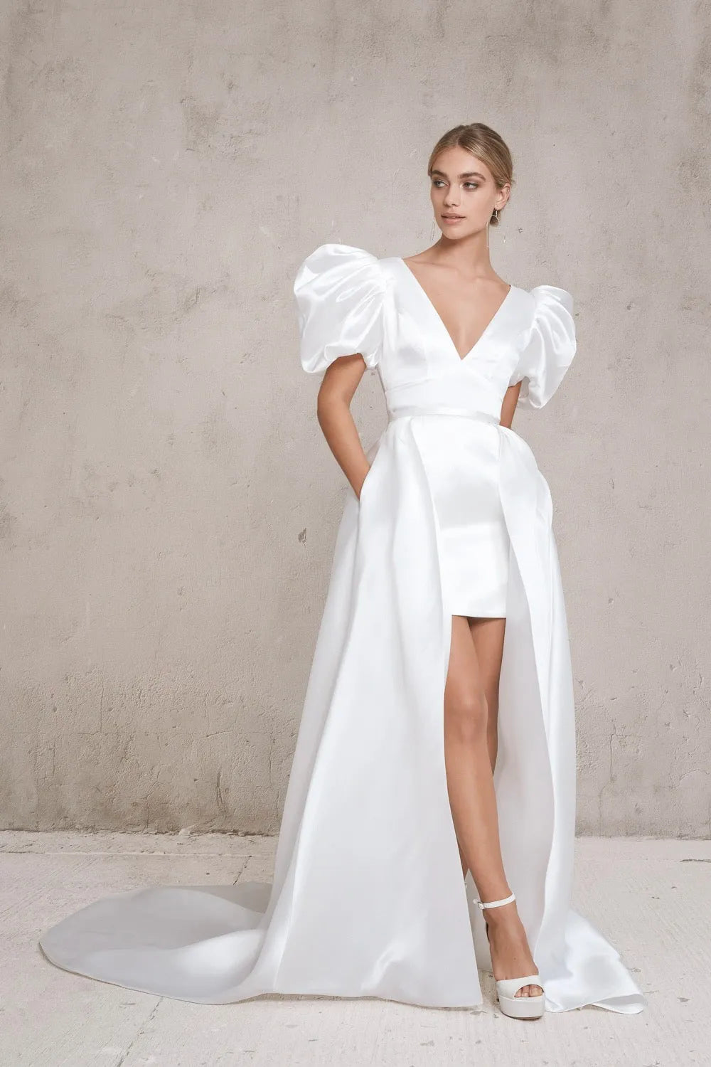 Two Piece Satin V Neck Beach Short Wedding Dresses Detachable Train Backless Short Sleeves A-line Mini Bridal Gowns