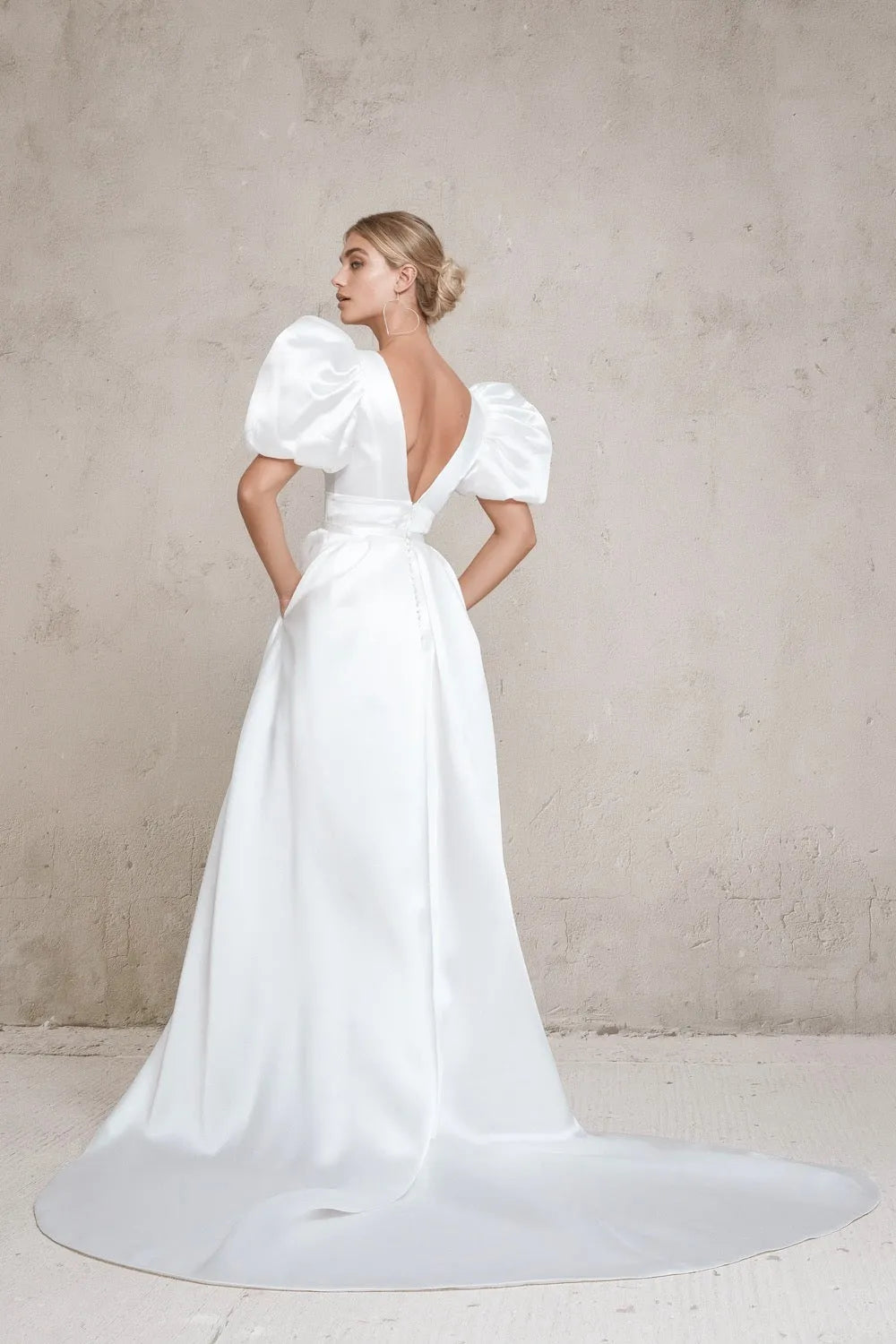 Two Piece Satin V Neck Beach Short Wedding Dresses Detachable Train Backless Short Sleeves A-line Mini Bridal Gowns