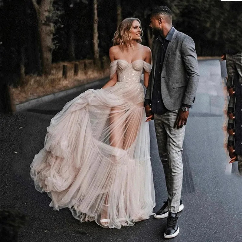 Boho Beach Wedding Dresses Off the shoulder Lace Appliqued Bridal Gowns Sleeveless Illusion Elegant Bohemian Ivory Dresses