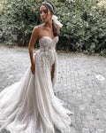 Beach Wedding Dresses For Bride Elegant Lace Boho Wedding Gowns Strapless Sleeveless High Split Princess Bride Dresses