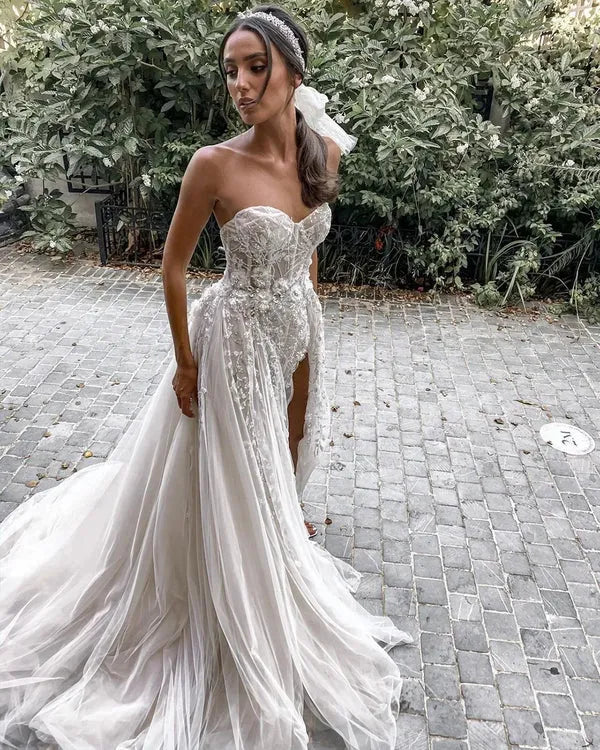 Beach Wedding Dresses For Bride Elegant Lace Boho Wedding Gowns Strapless Sleeveless High Split Princess Bride Dresses