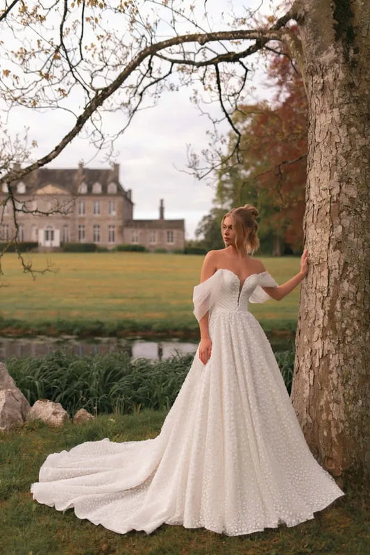 Gorgeous Lace Sweep Train A-Line Wedding Dress Chic Pleated Sweetheart Appliques Off Shoulder Princess Bridal Gown