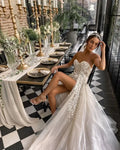 Beach Wedding Dresses For Bride Elegant Lace Boho Wedding Gowns Strapless Sleeveless High Split Princess Bride Dresses