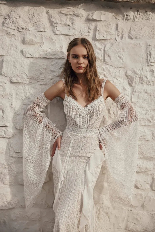 Elegant Beach Wedding Dress with Long Sleeves, Sweetheart Neckline & Delicate Lace for a Graceful and Romantic Bridal Look