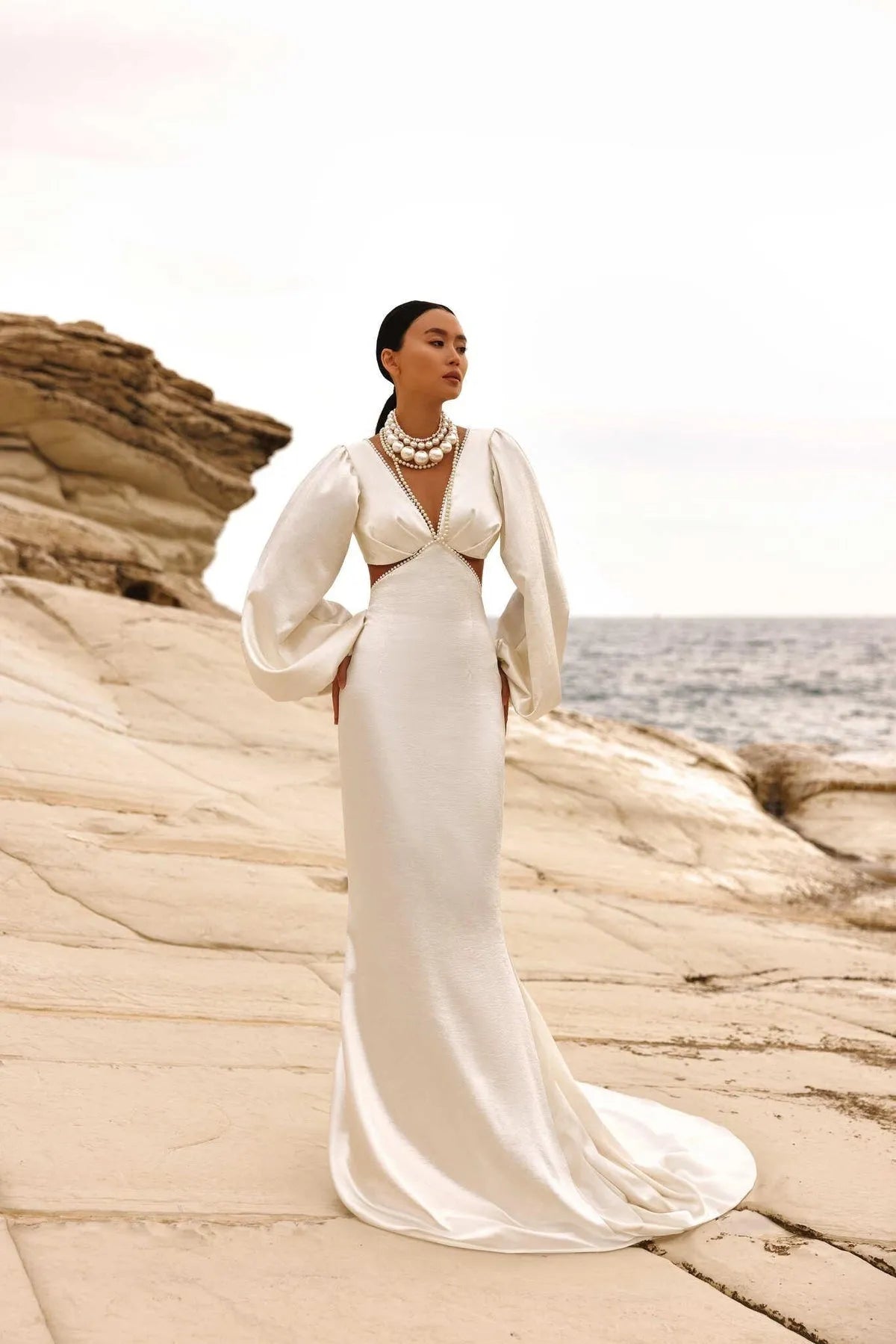 Elegante abito da sposa a sirena in taffetà di seta con tubino, abito