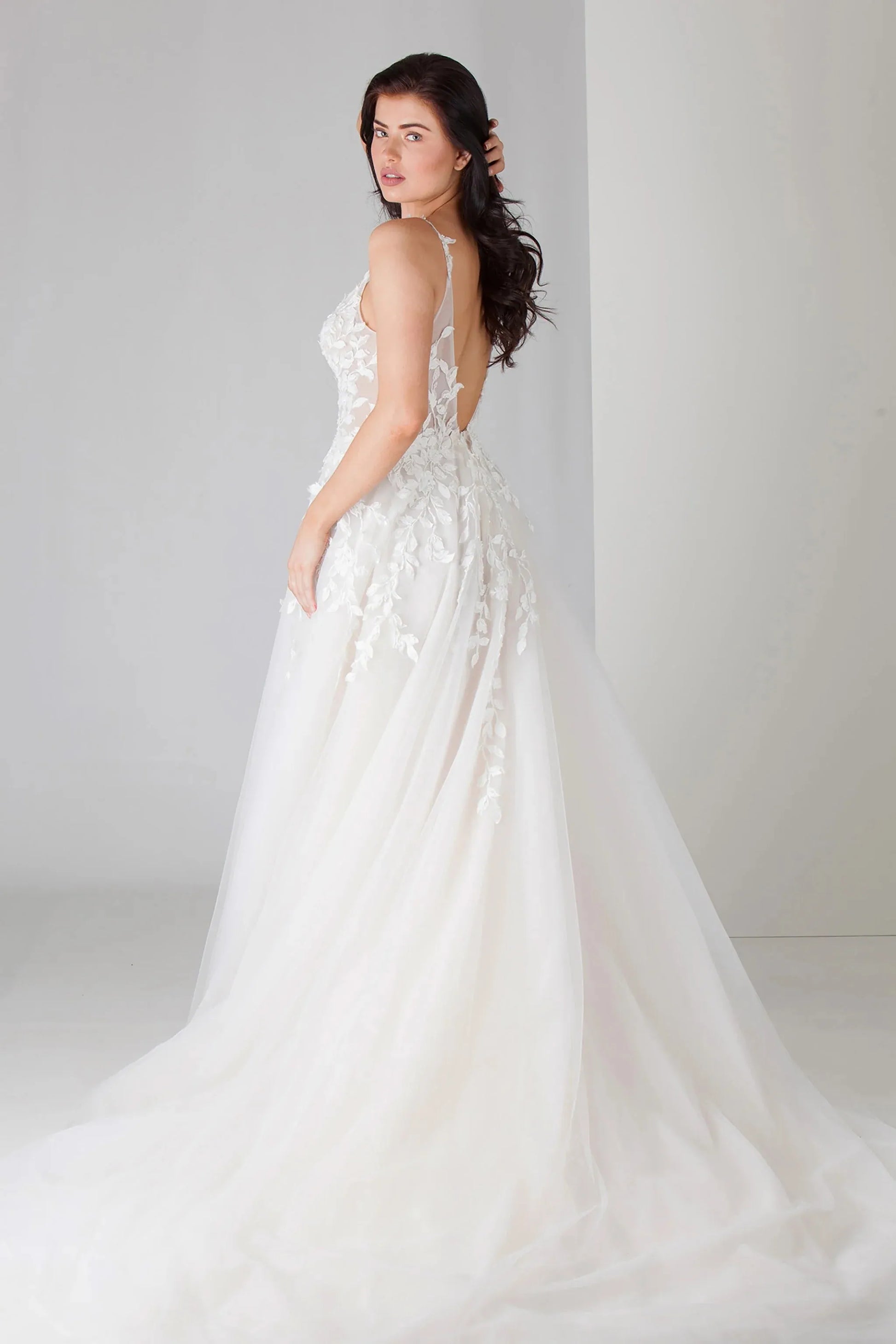 Embroidered & Beaded Vine Lace Wedding Dress Bow Satin Court Train Dress Vestido De Novia Bridal Gown Skirt