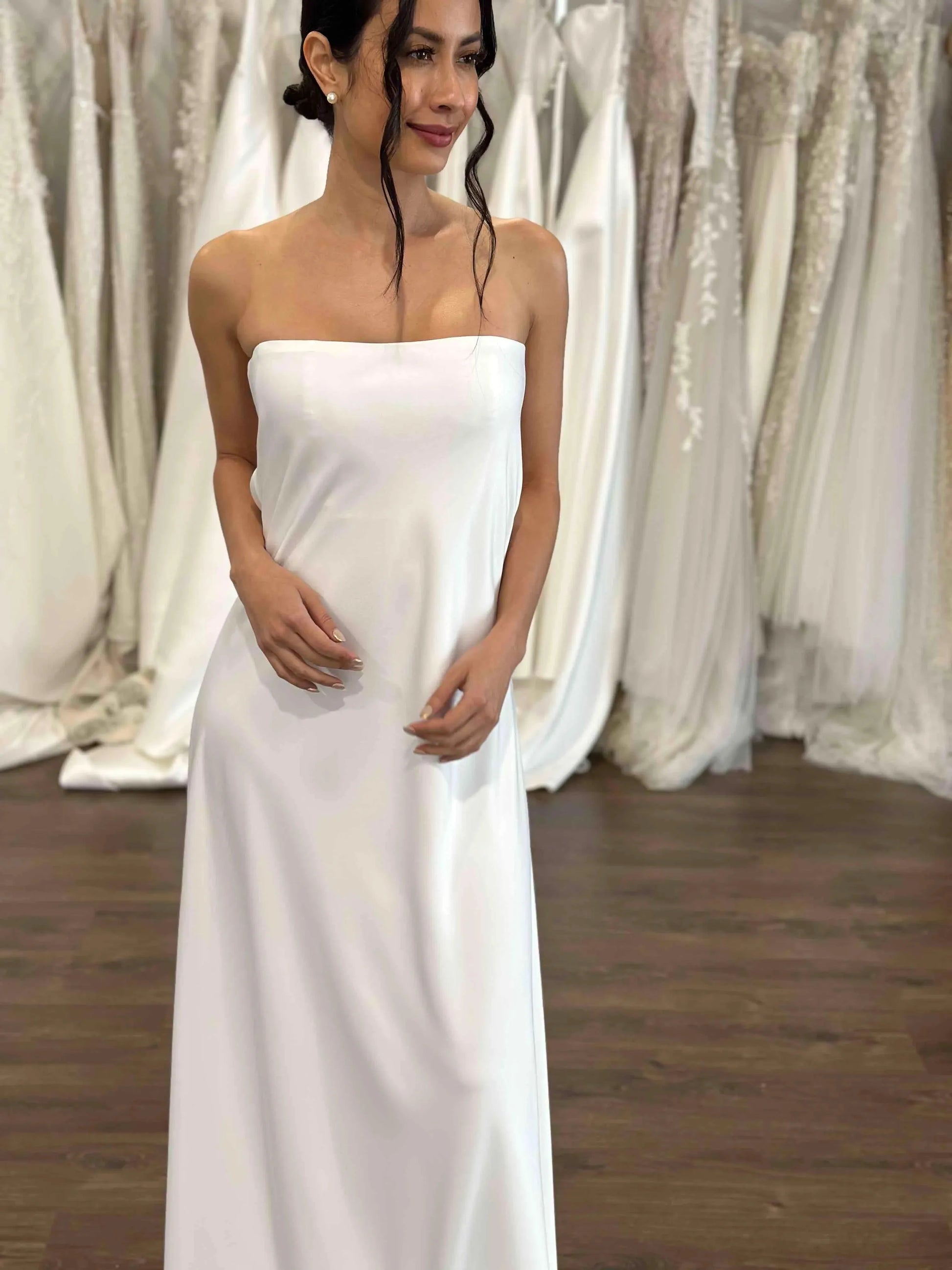 Simple Strapless Straight Neckline Wedding Dress Vestido De Novia Satin Skirt Bow Court Train Dress Bridal Gown