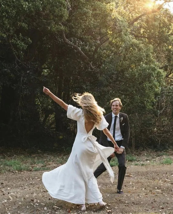 Elegant A-Line Wedding Dress Square Collar Short Puff Sleeve Open Back Bow Pearls Bridal Gown Floor-Length Vestido De Noiva