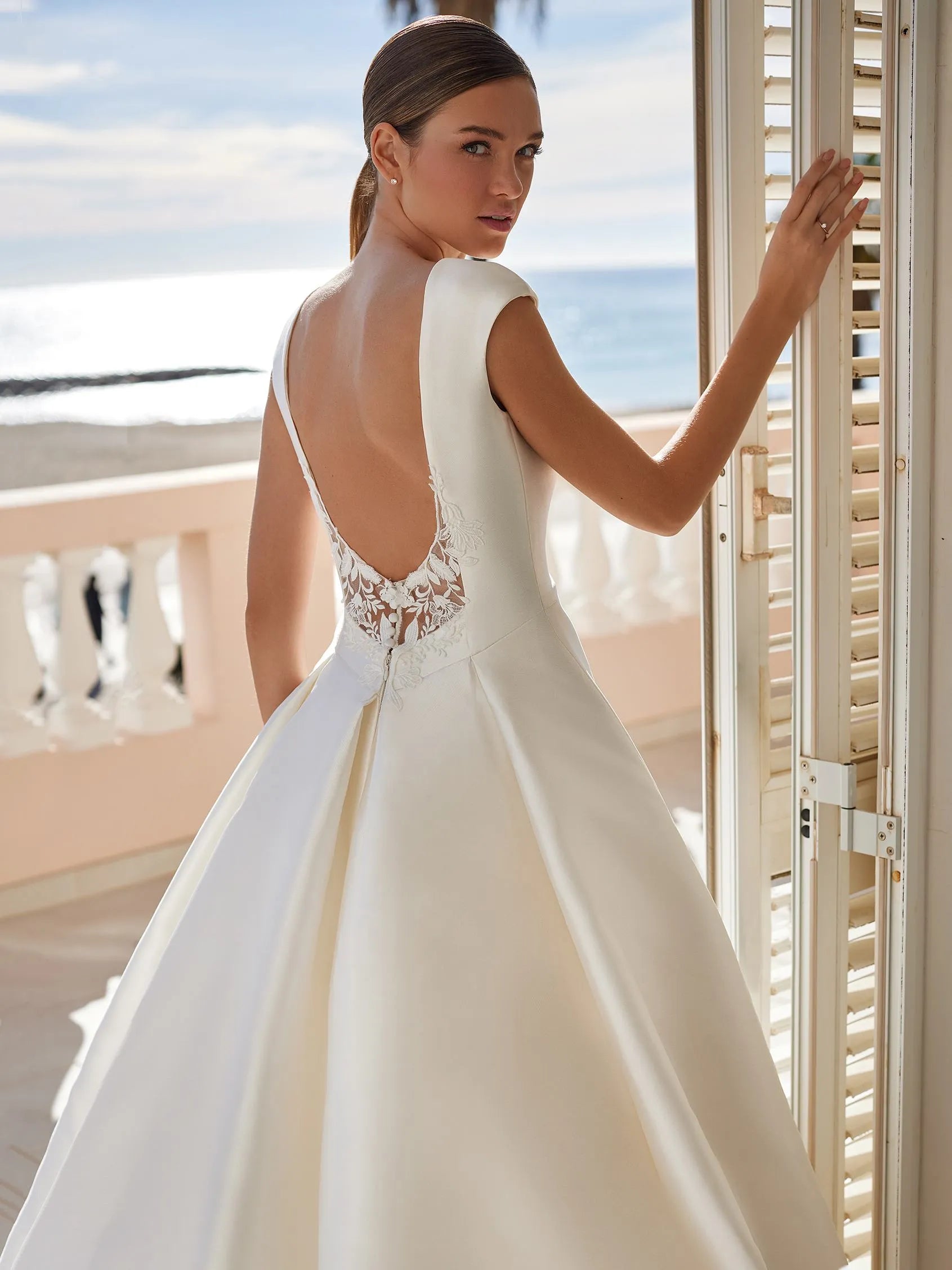 Simple Elegant Satin Wedding Dresses A Line Formal Women's High O Neck Sexy Backless Sleeveless For Bridal Gowns Robe De Soirée