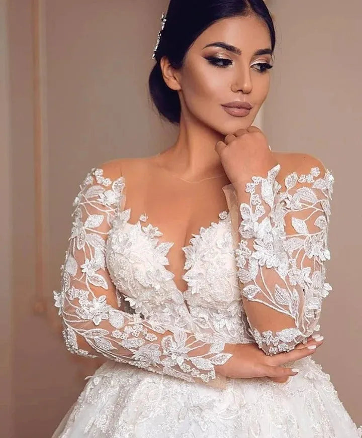 Illusion O-Neck Long Sleeves Wedding Dress 3D Flowers Lace Appliques A-Line Court Train Floor-Length Luxury Bridal Gown