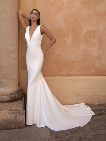 Deep V-Neck Simple Sleeveless Crepe Button Mermaid Wedding Dress OpenFloor Length Court Train Bridal Gown Custom Made Ivory