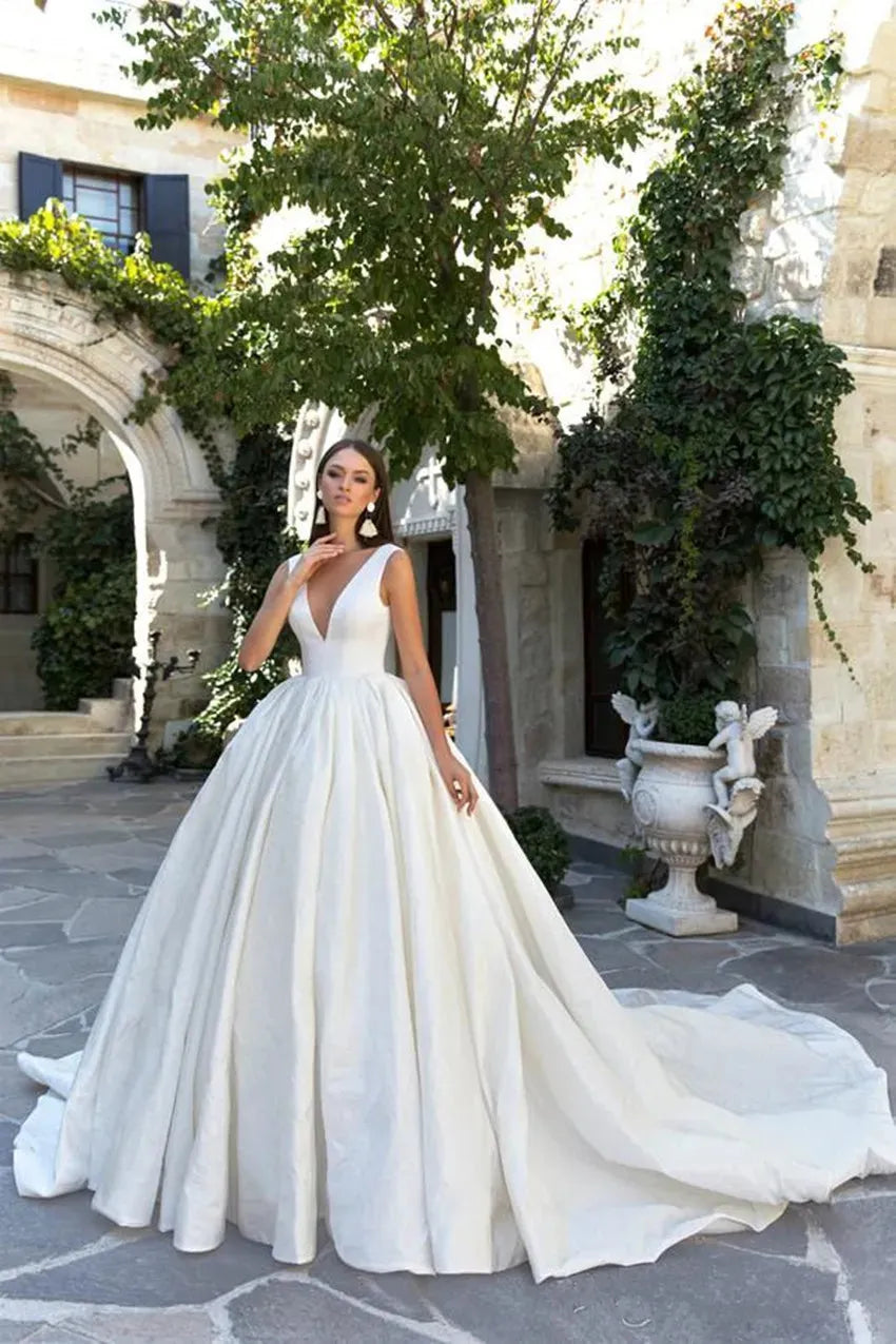 Graceful Soft Satin Wedding Dresses V Neck Backless Sleeveless Sweep Train Bridal Dress Bow Simple Plus Size Robe De Mariée
