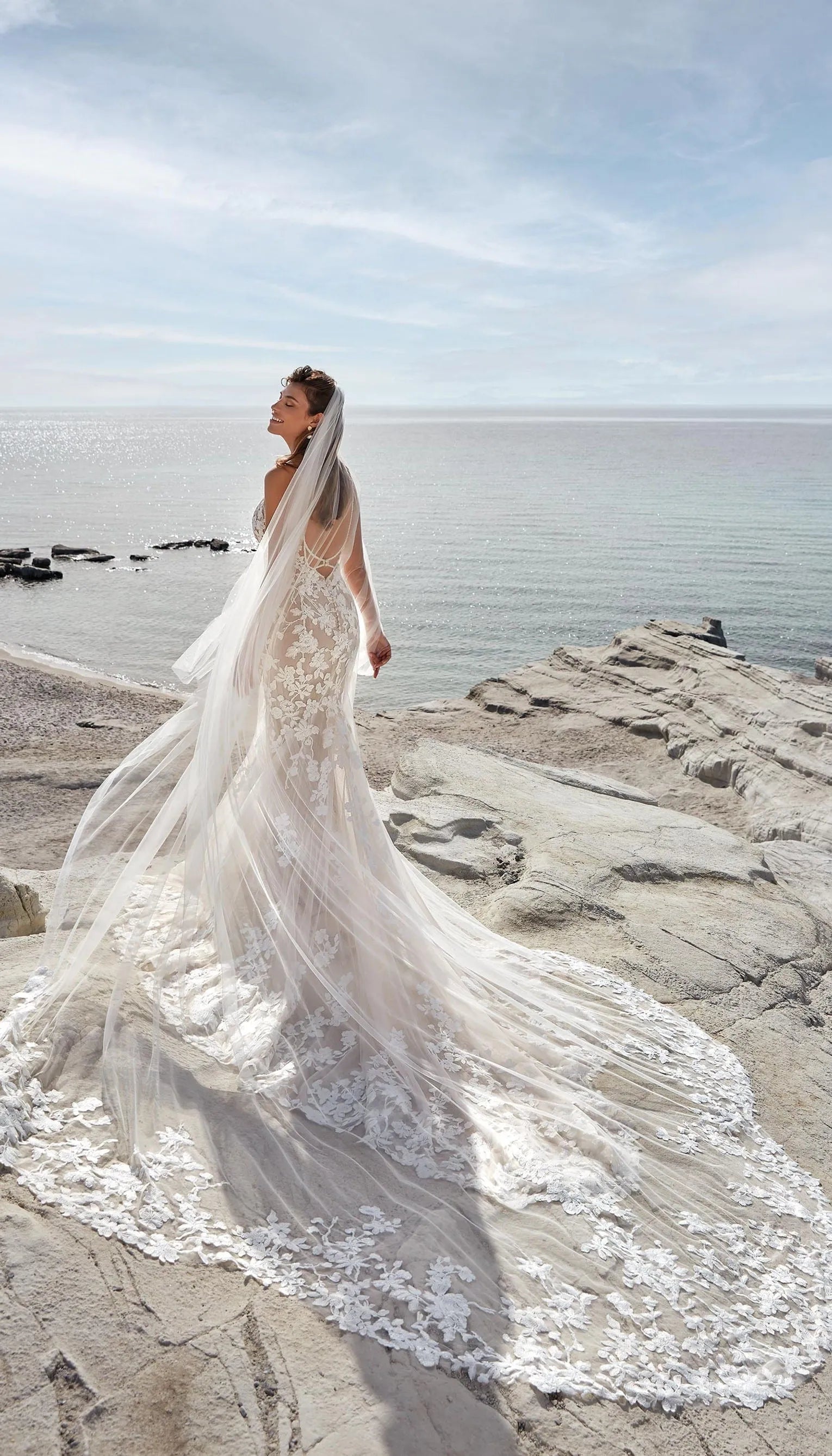 Beach Mermaid Wedding Dress For Women Spaghetti Straps Appliques Lace Sweep Train Backless Bridal Gowns Custom Made