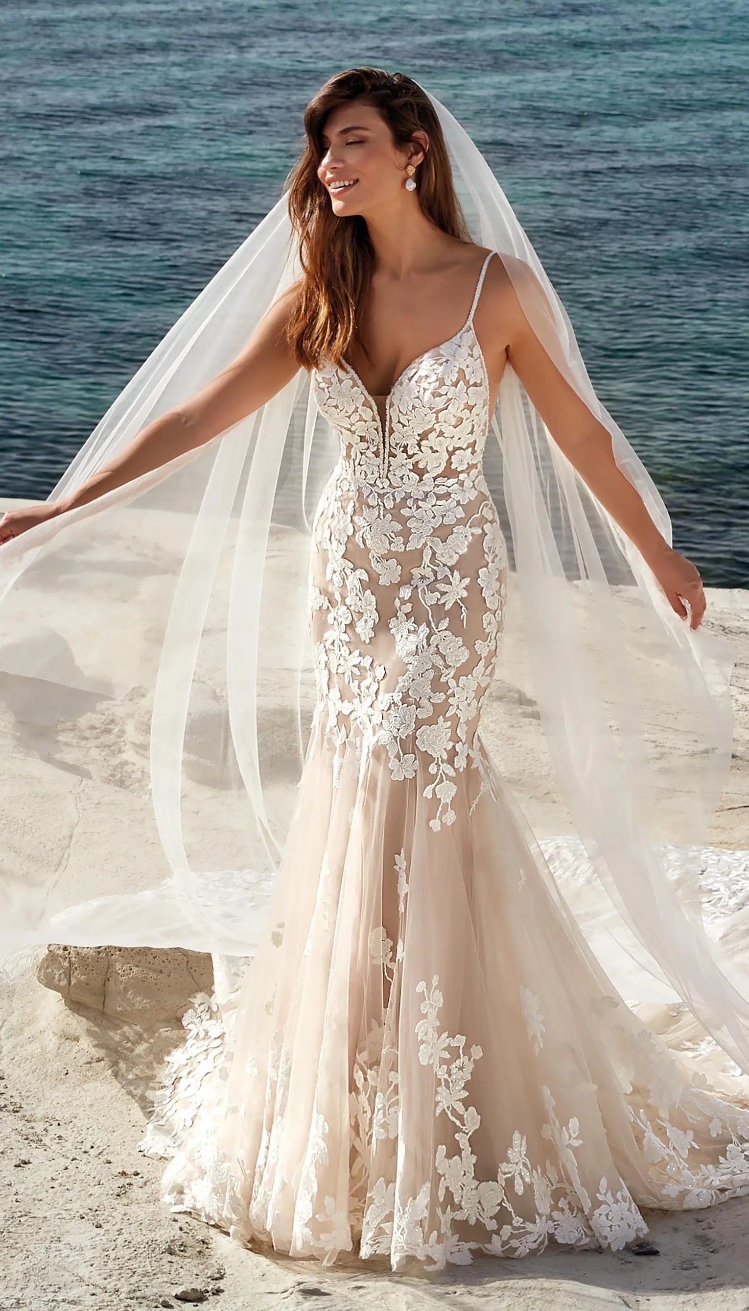 Beach Mermaid Wedding Dress For Women Spaghetti Straps Appliques Lace Sweep Train Backless Bridal Gowns Custom Made