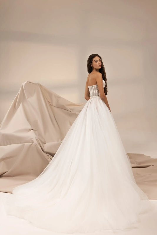 Romantic A-Line Wedding Dress with Sweetheart Neckline, Sheer Lace Bodice & Sparkling Tulle for a Modern and Enchanting Bridal Look