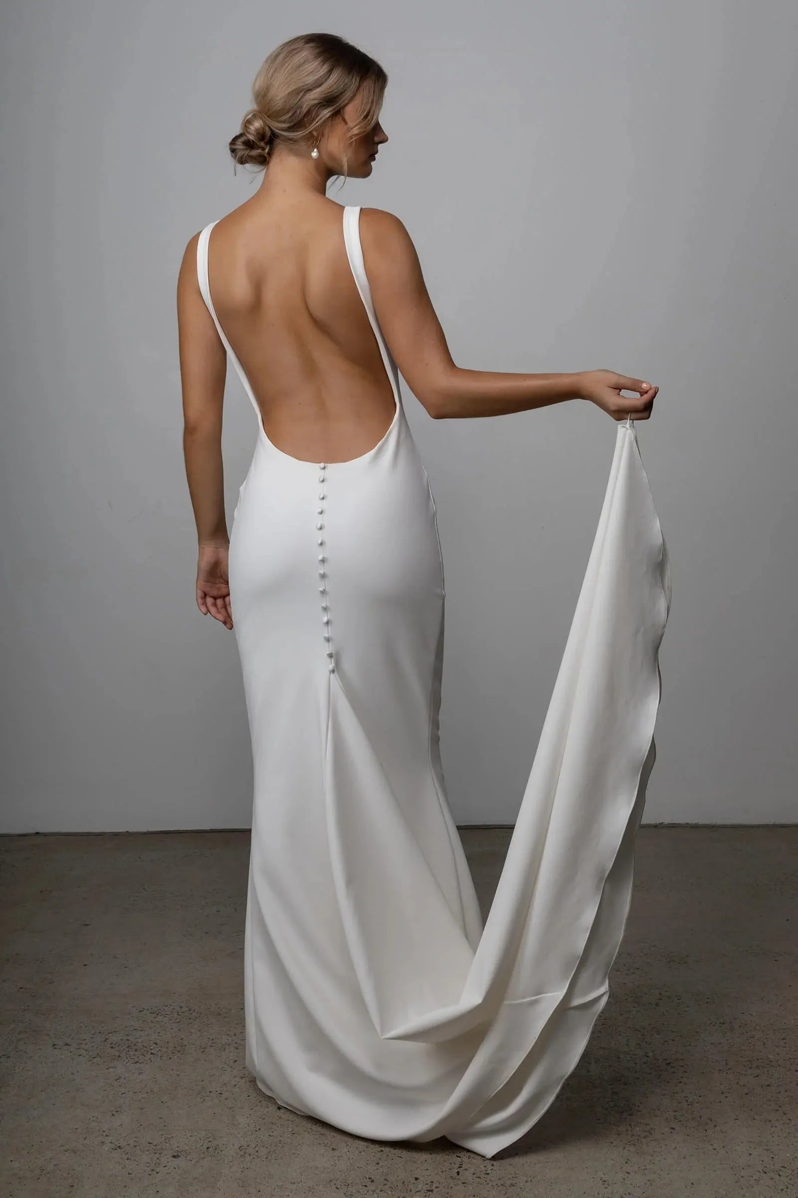 Modern Sheath Minimalist Wedding Dresses For Women Buttons Oversized Tight Fit Simple Bow Train Backless Bridal Gown