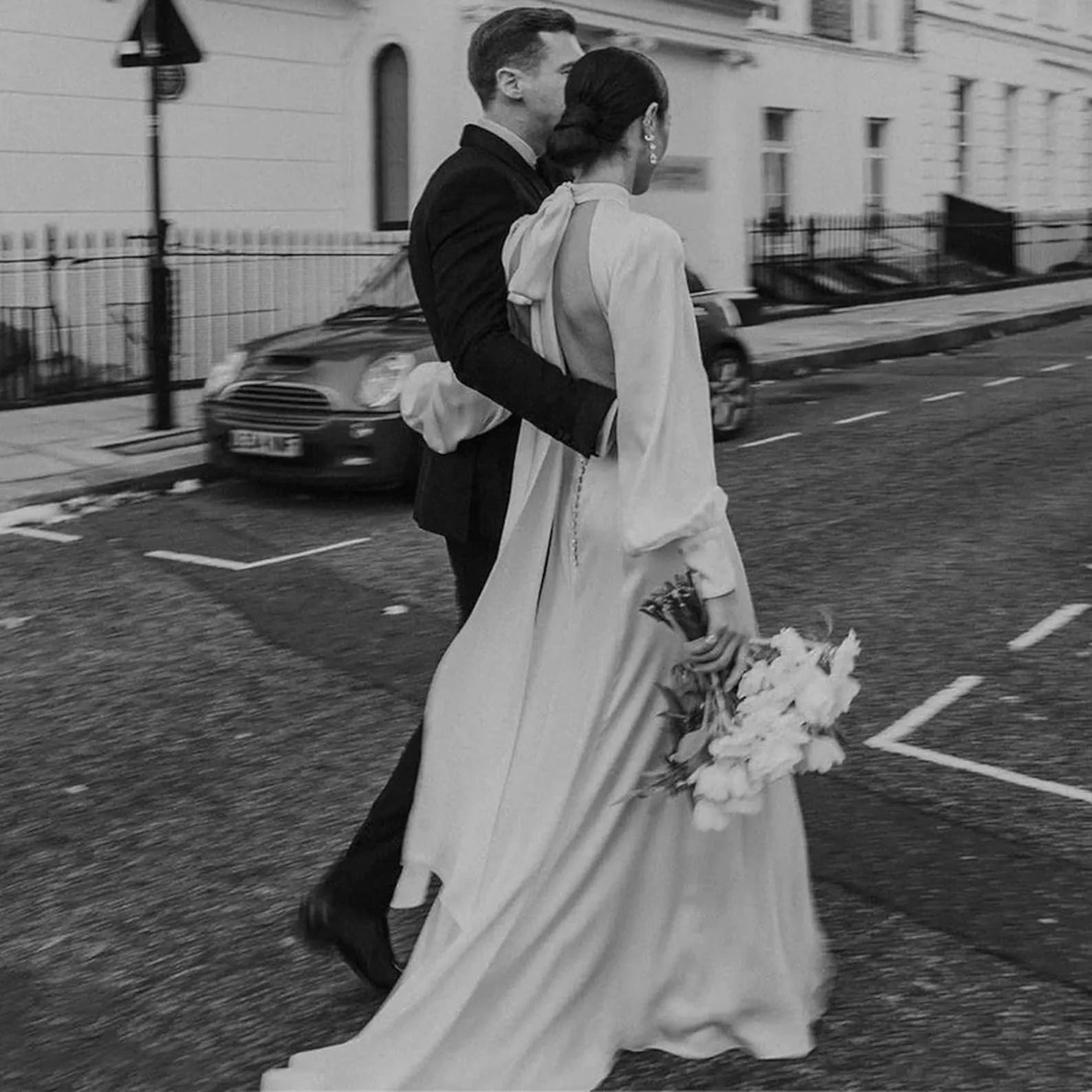 Romantic Simple Halter Neck Wedding Dress Puff Sleeves Pleat A-Line For Women Elegant Backless Sweep Train Bridal Gowns Robe