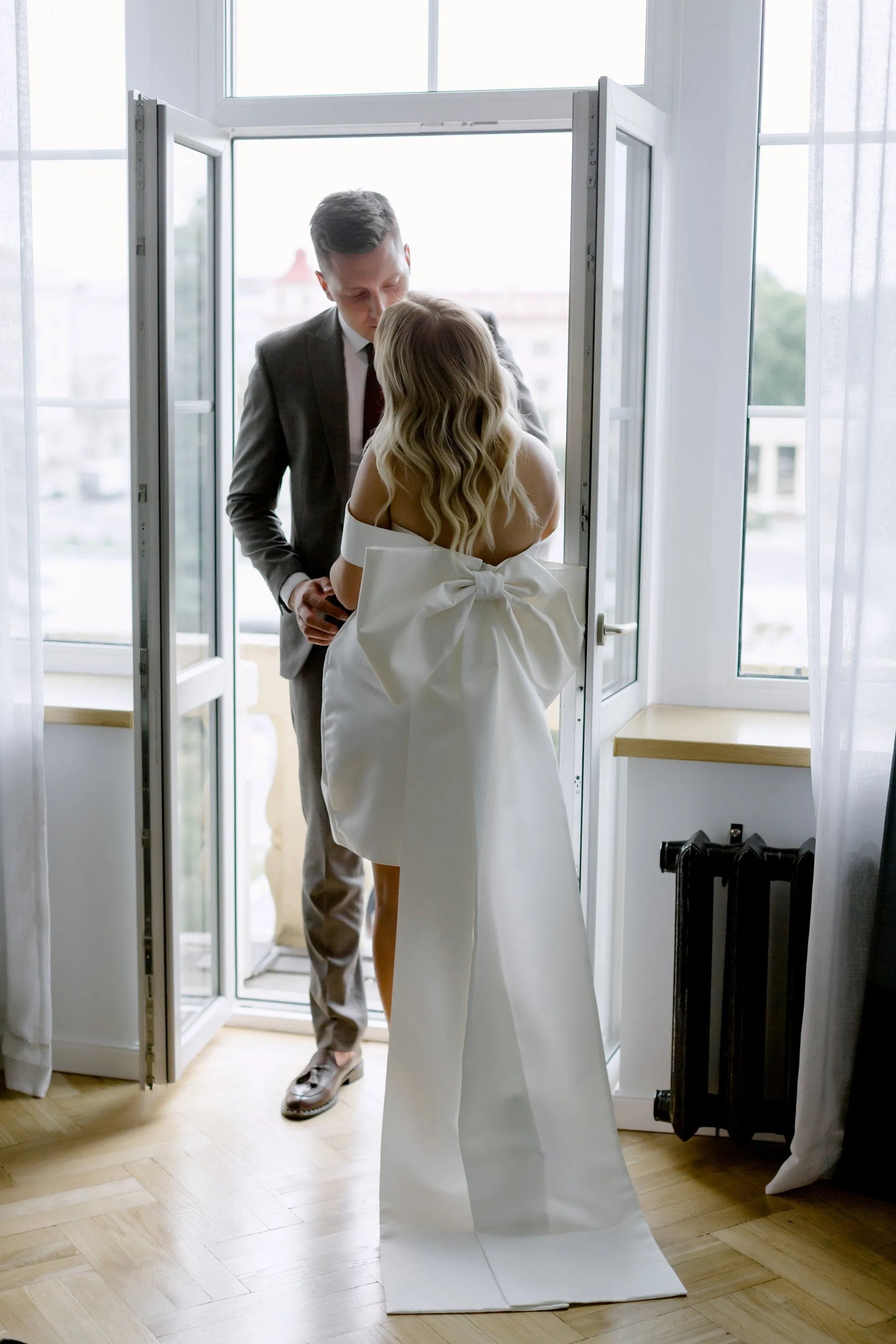 Elegant Short Mini Satin Wedding Dresses Off The Shoulder Large Bow Open Back Bridal Gown Above Knee Length Bride Dress White