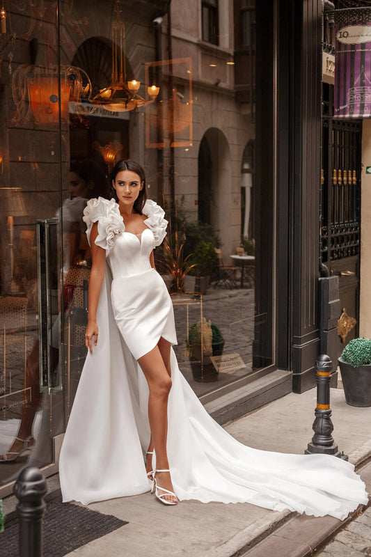 Short Mini Satin Wedding Dresses Sweetheart Open Back Sleeveless Ruffles Bride Dress Above Knee Long Train Bridal Gown Ivory