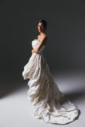 Vintage Strapless Wedding Dress Elegant Pleated Dresses Luxury Long Train Floor-length Bride Dresses Vestidos De Novia
