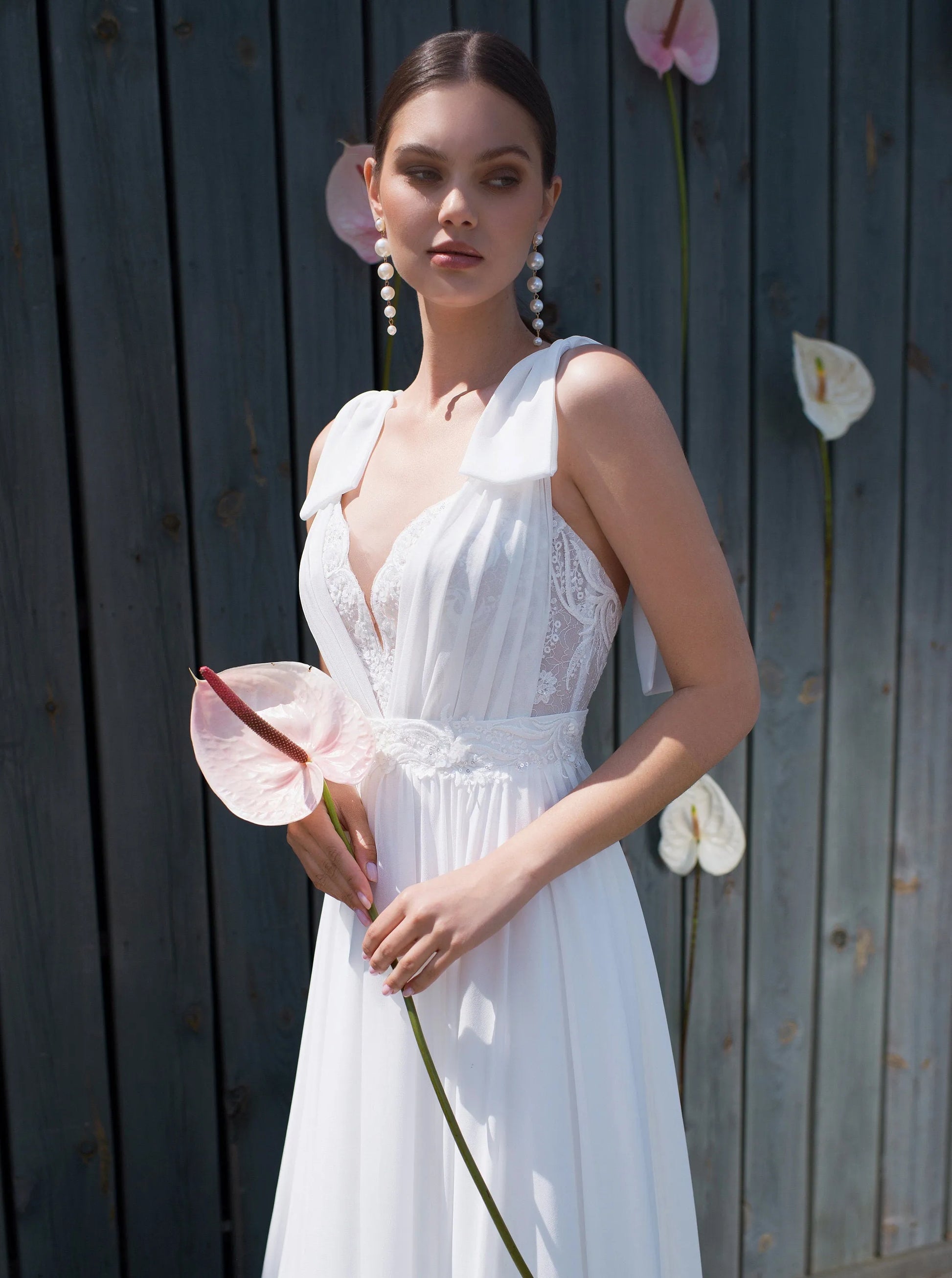 Love Elegant Bow Straps Lace Appliques Chiffon Wedding Dresses Sexy Open Back A-Line V-Neck Sleeveless Floor Length Bridal Gowns