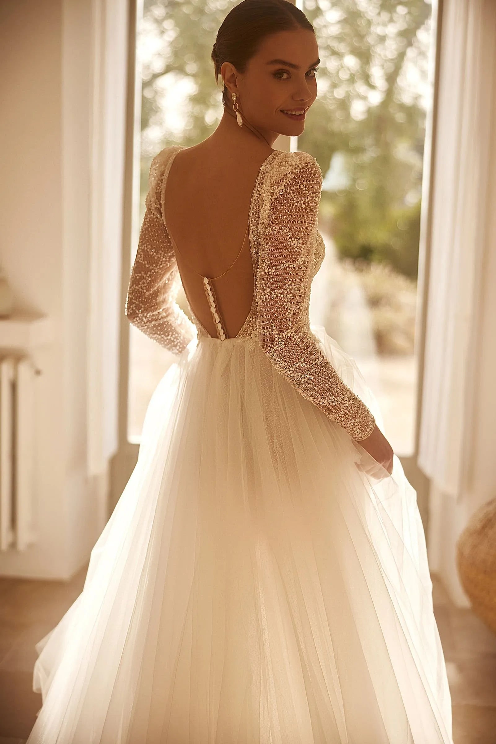 Deep V-neck Appliques Lace Long Sleeve Tulle Wedding Dress for Women A-line Court Backless Wedding Party Gown