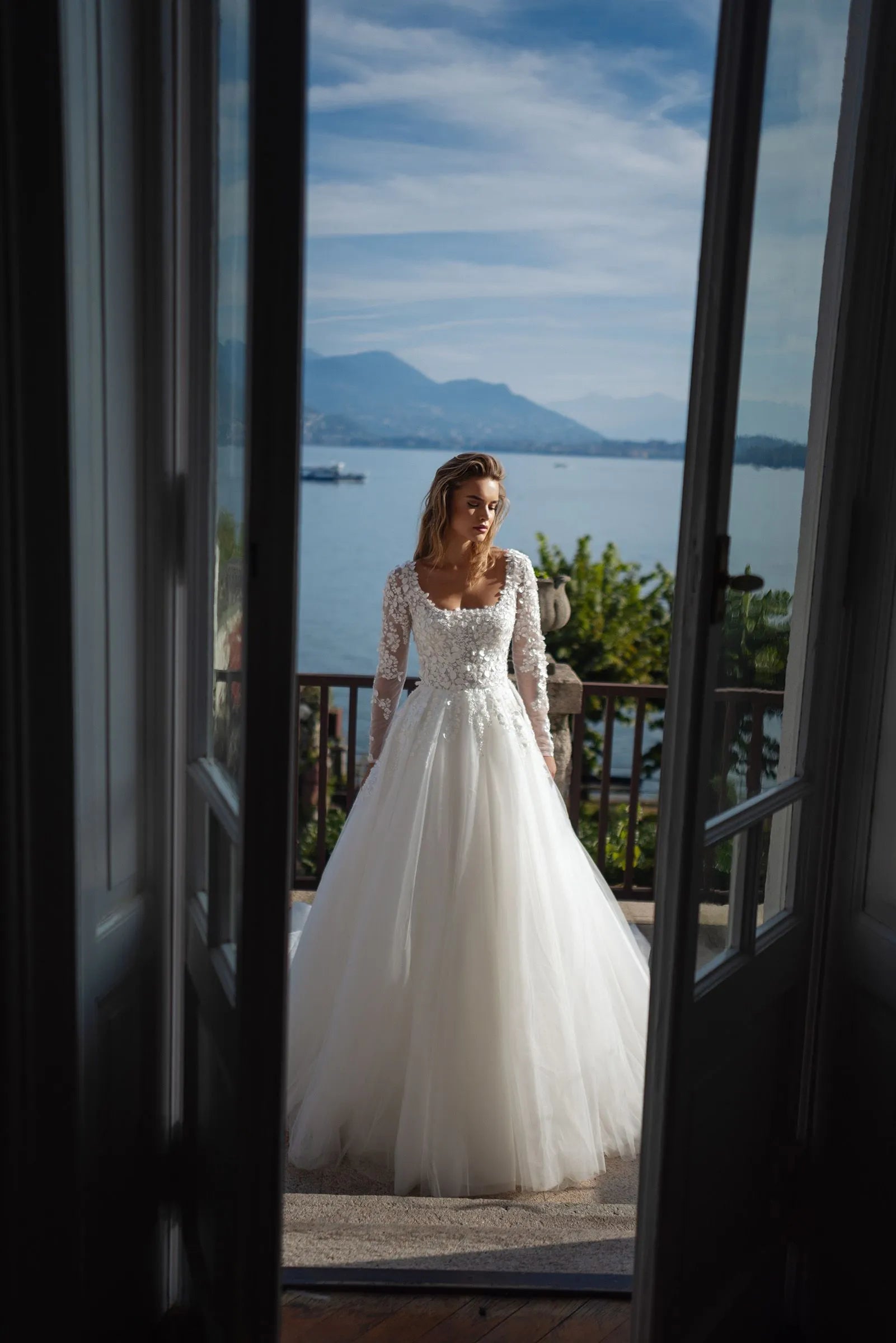 Vestidos de novia Línea A Apliques de encaje Ilusión en la espalda Ves