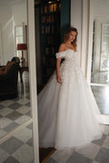 Fashionable 3D Appliques Wedding Dresses for Marriages A Line Tulle Lacing UP Off the Shoulder Zipper
