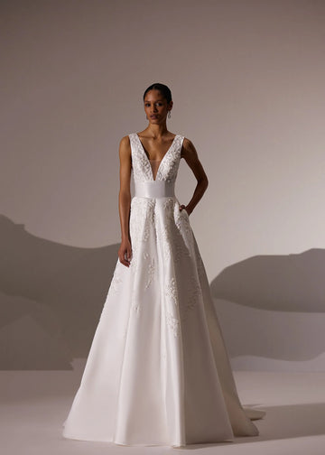 V-neck Sleeveless Wedding Dress Open Back customized Princess Bride Gown