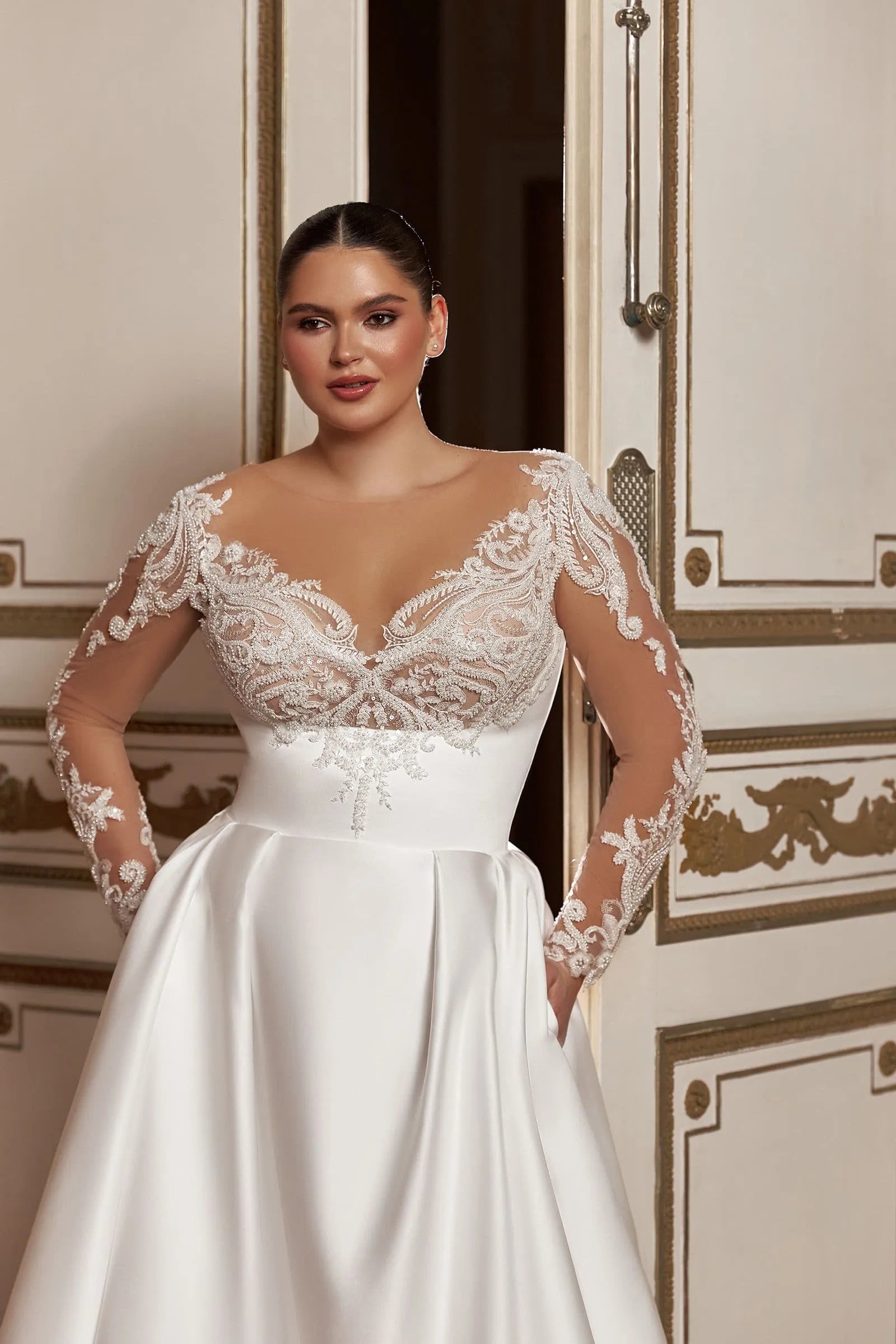 Elegant Satin Wedding Dresses Top Lace V Neck Bride Gown Backless Wedding Gown Vestido de novia