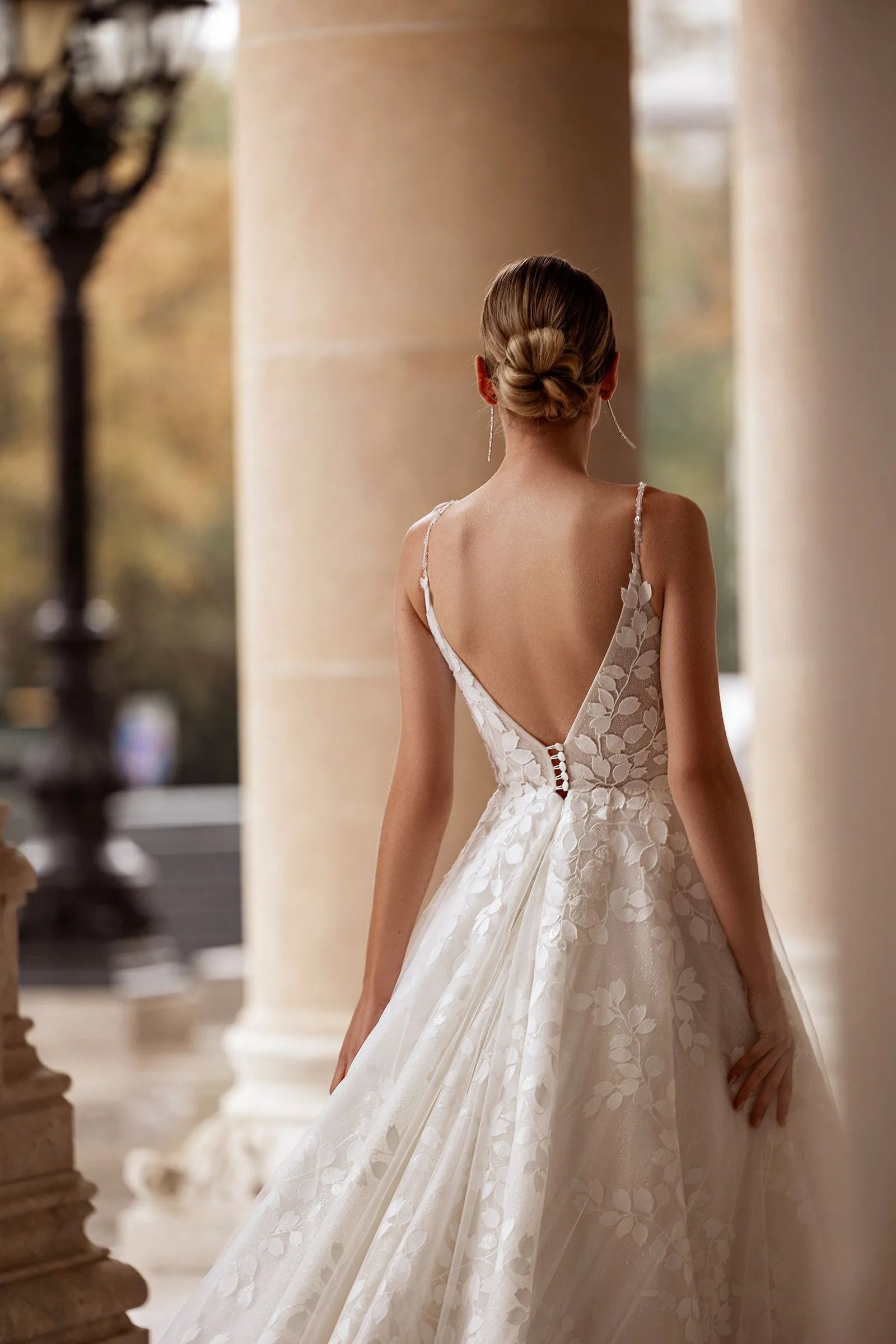 Croatia Charming V-neck Wedding Dresses for Bride Backless Spaghetti Straps A-line Appliques