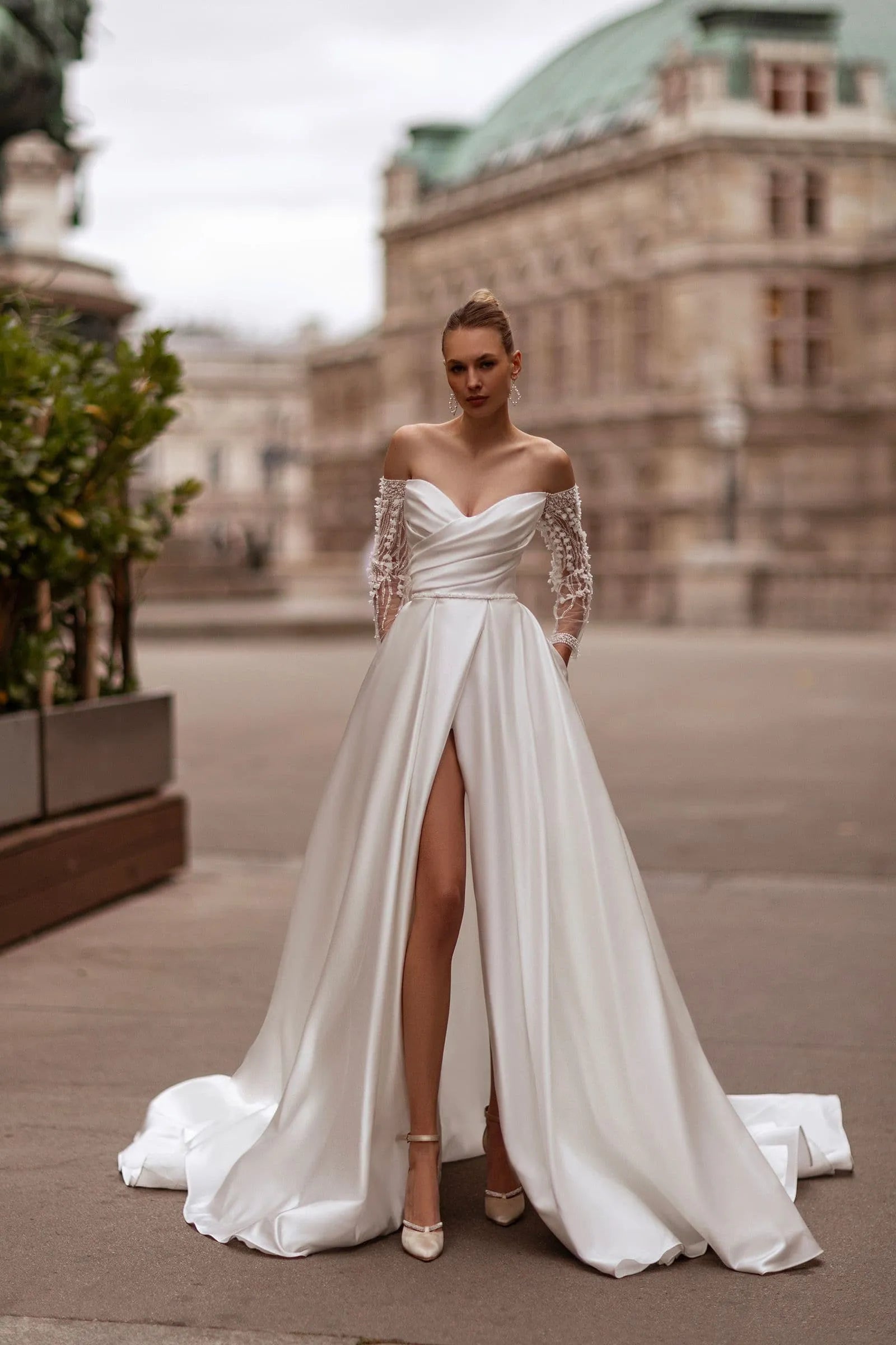 Exquisite Strapless A Line Wedding Dresses Floor Length Bride Gown Customized Vestidos De Novia Satin