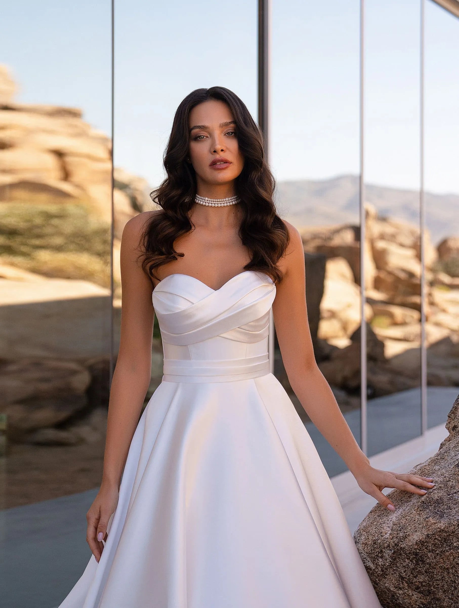 Elegant A Line Strapless Wedding Dresses Sleeveless Backless Satin Princess Bridal Gowns For Women