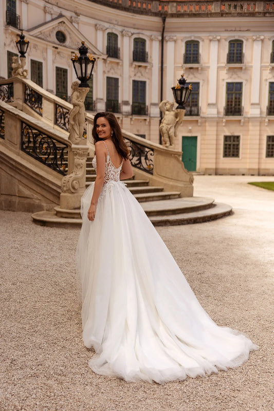 A Line Spaghetti Straps Sexy V Neck Wedding Dress Lace Floral Bridal Gowns Sleeveless Backless vestido de novia