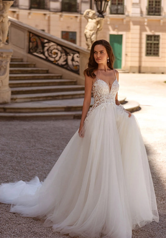 A Line Spaghetti Straps Sexy V Neck Wedding Dress Lace Floral Bridal Gowns Sleeveless Backless vestido de novia