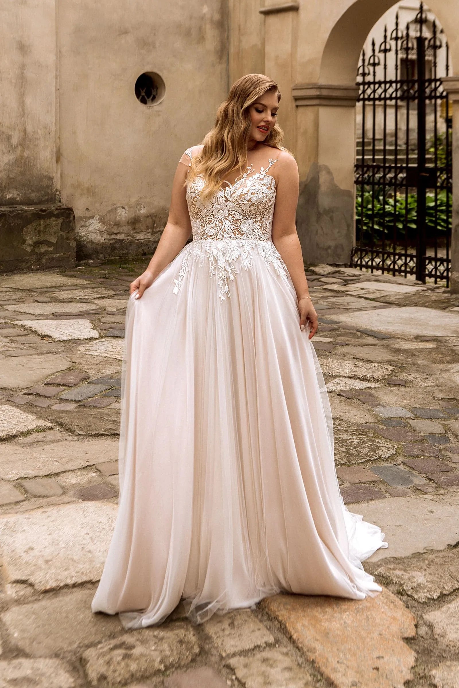 Abiti da sposa da spiaggia graziosi Abiti da sposa in pizzo con applic