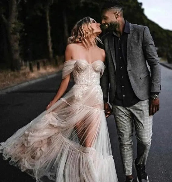 Boho Beach Wedding Dresses Off the shoulder Lace Appliqued Bridal Gowns Sleeveless Illusion Elegant Bohemian Ivory Dresses